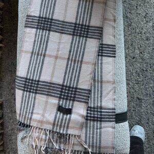Burberry(s) of London Nova Check Vintage Light Pink Lambswool Scarf Muffler